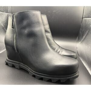Woman's Boots SOREL Black Joan of Arctic™ Wedge III Zip size 10 great condition!